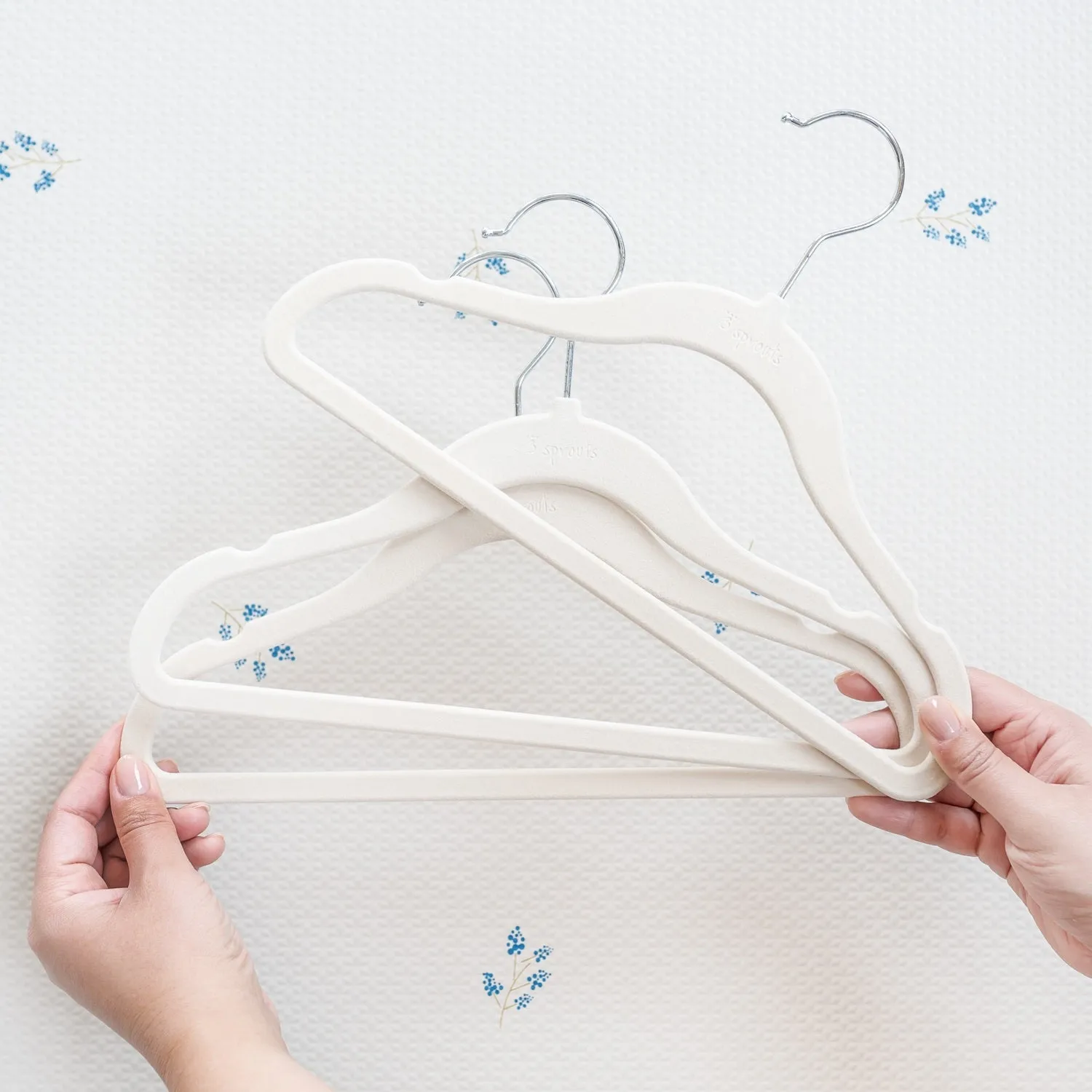 beige velvet non-slip hangers (30 per set)