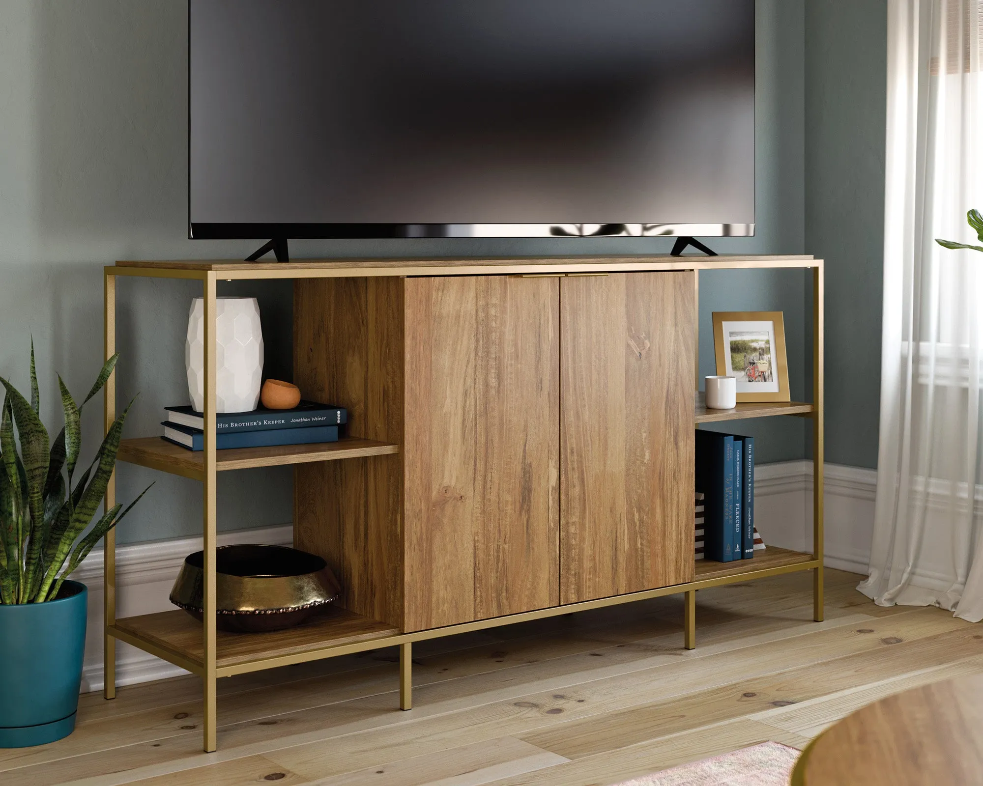 International Lux Entertain Credenza Sm