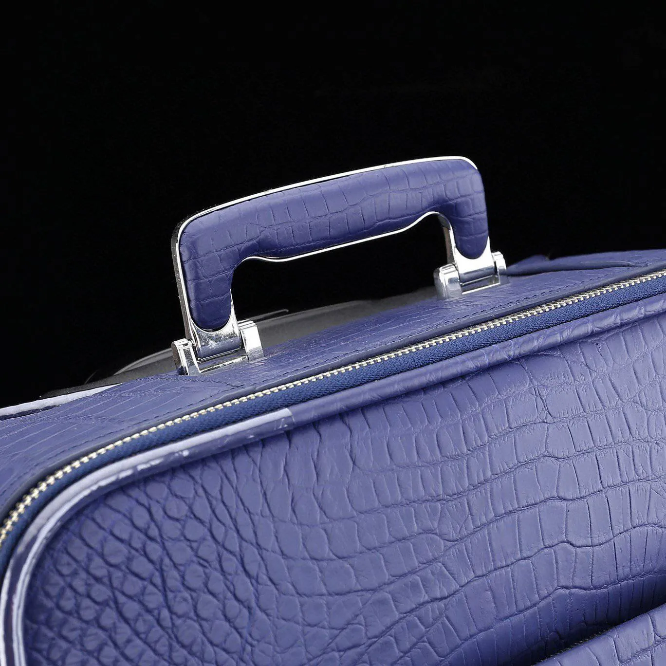 Matt Genuine Crocodile Leather Travel Carry On 20-Inch  Spinner Carry-on Suitcase Blue