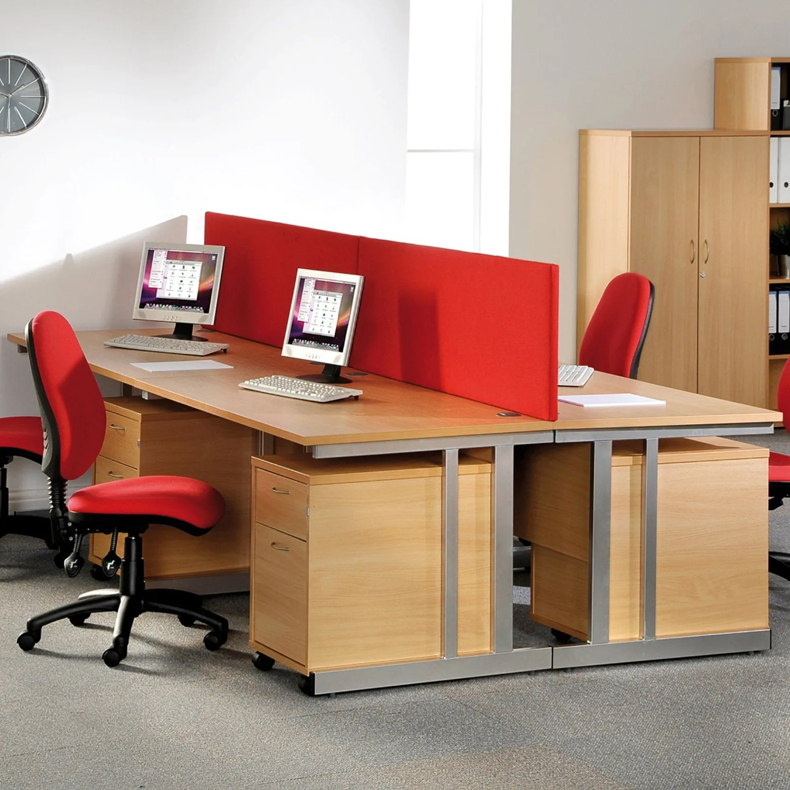 Momento cantilever leg straight desk 800 deep